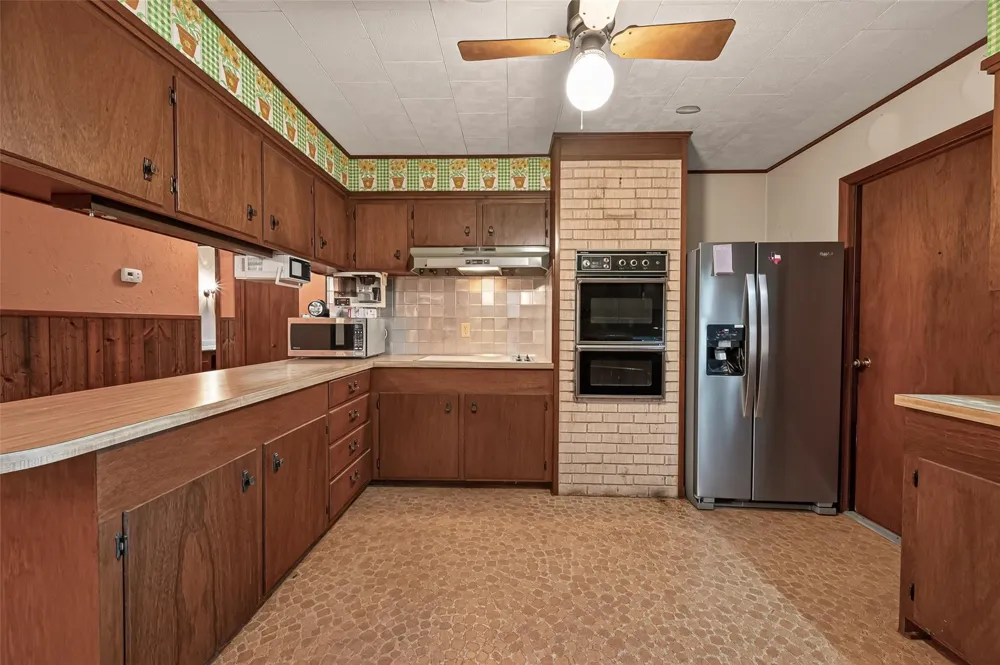 605 Julie Lane Highlands, TX 77562