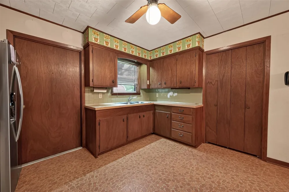 605 Julie Lane Highlands, TX 77562