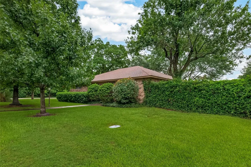 605 Julie Lane Highlands, TX 77562
