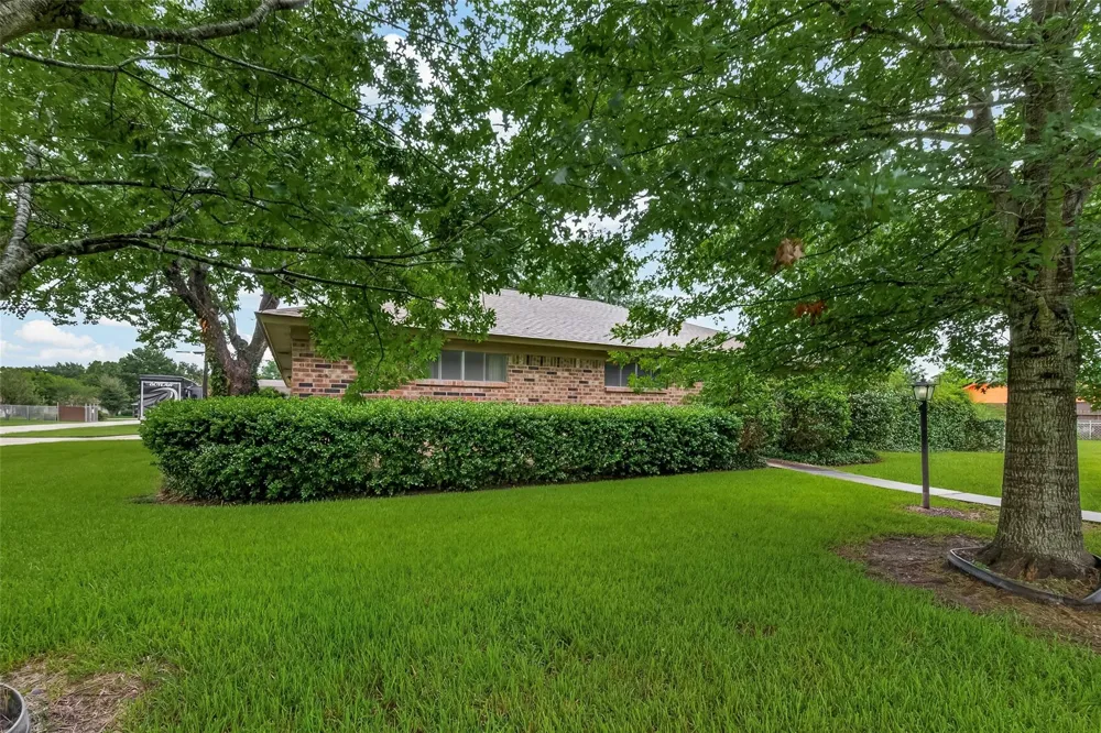 605 Julie Lane Highlands, TX 77562