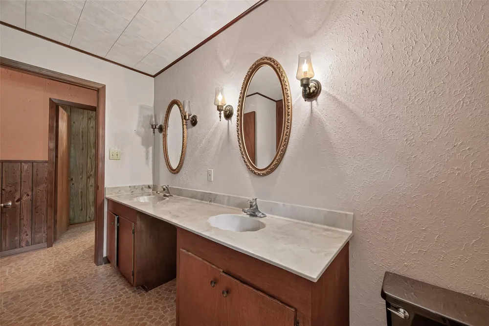 605 Julie Lane Highlands, TX 77562