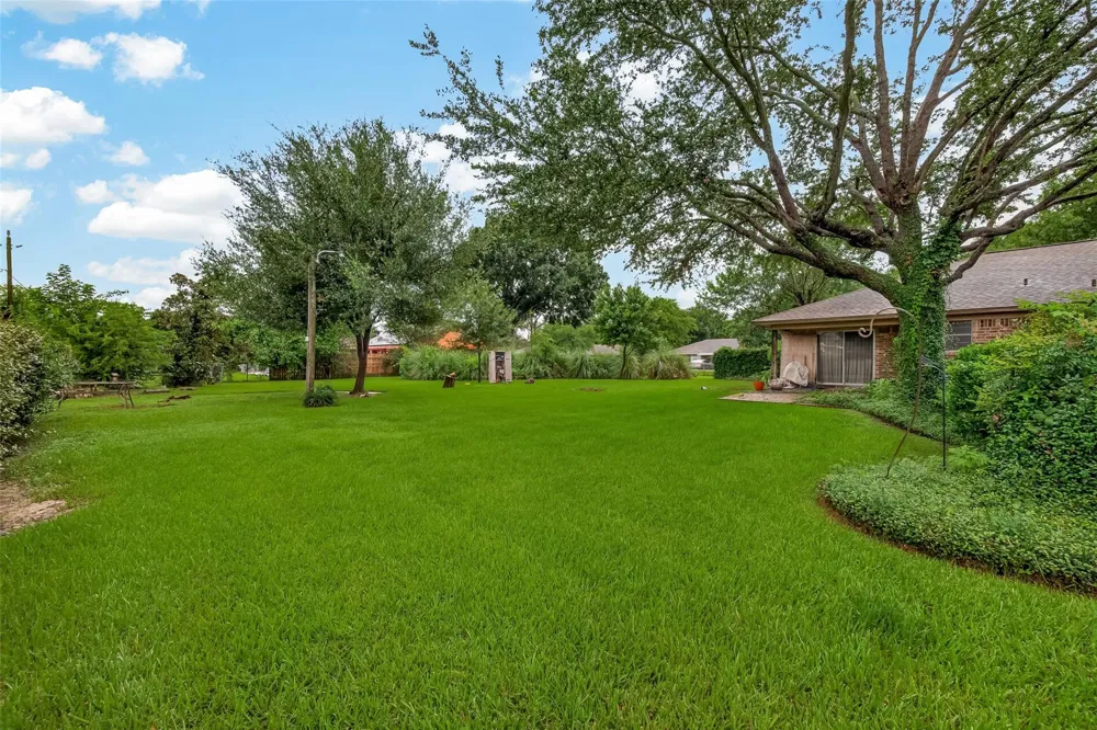 605 Julie Lane Highlands, TX 77562