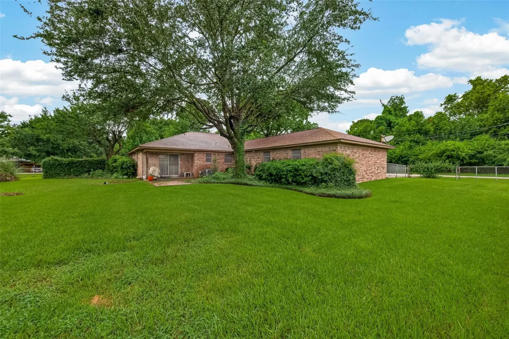 605 Julie Lane Highlands, TX 77562