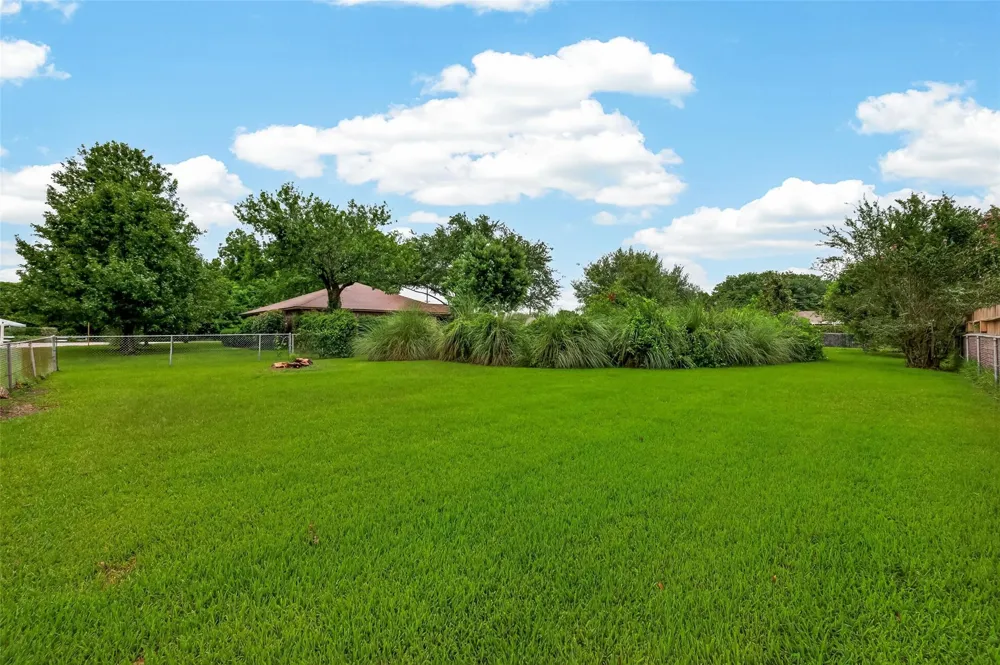 605 Julie Lane Highlands, TX 77562