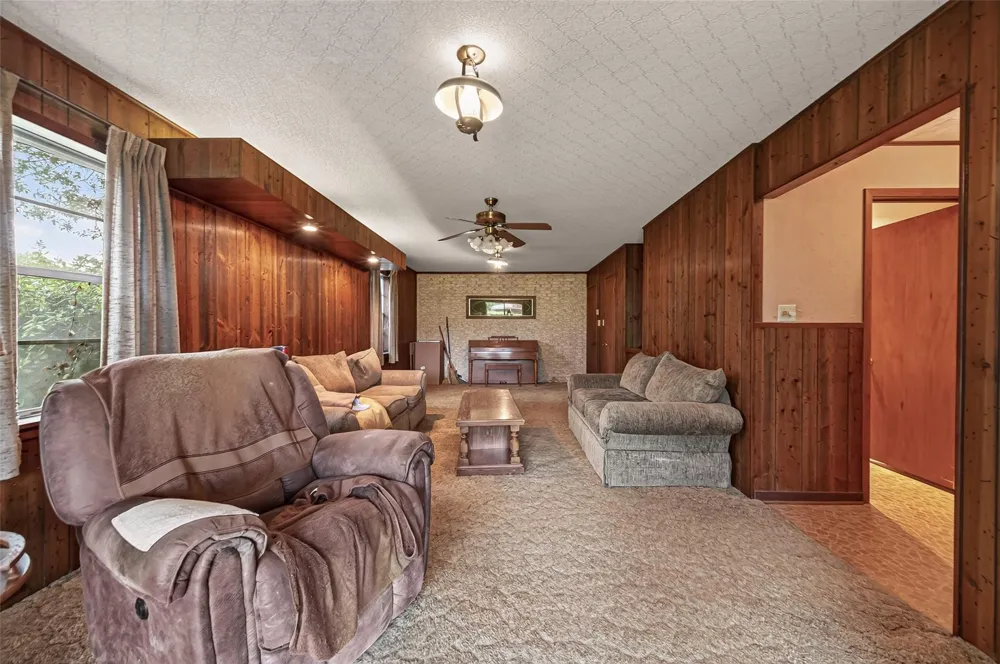 605 Julie Lane Highlands, TX 77562