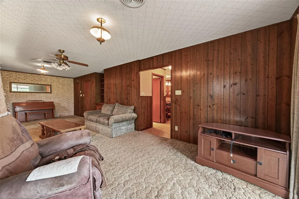 605 Julie Lane Highlands, TX 77562