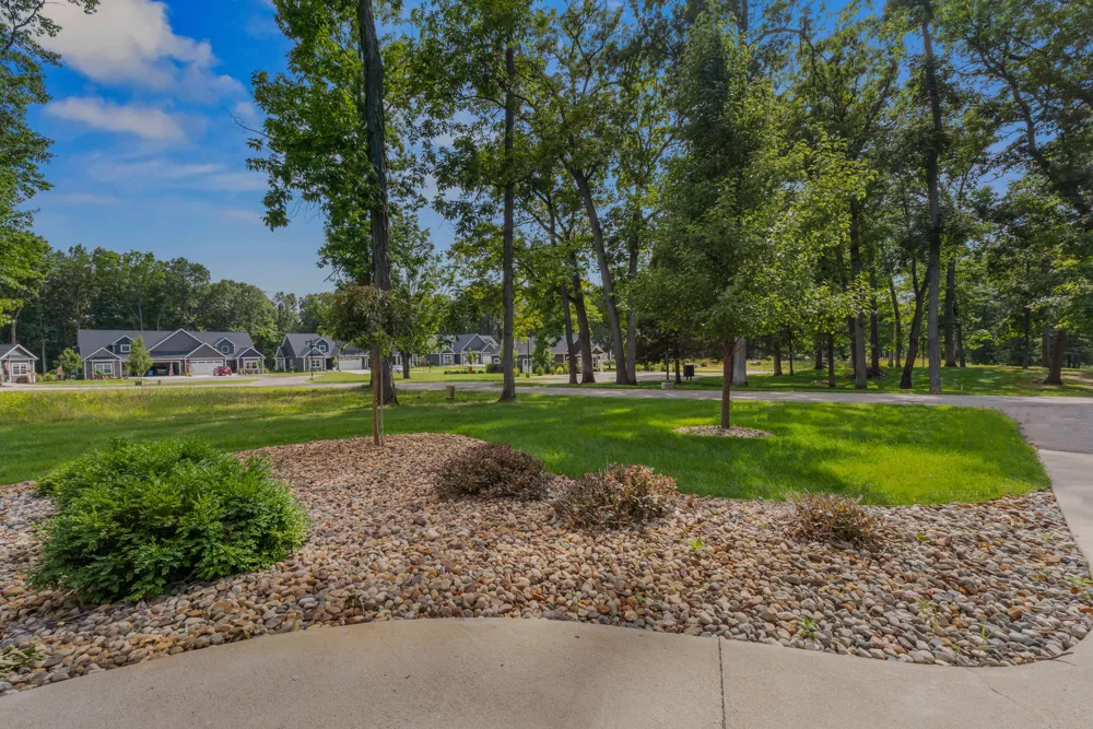 1222 Lochaven Circle Hillsdale, MI 49242