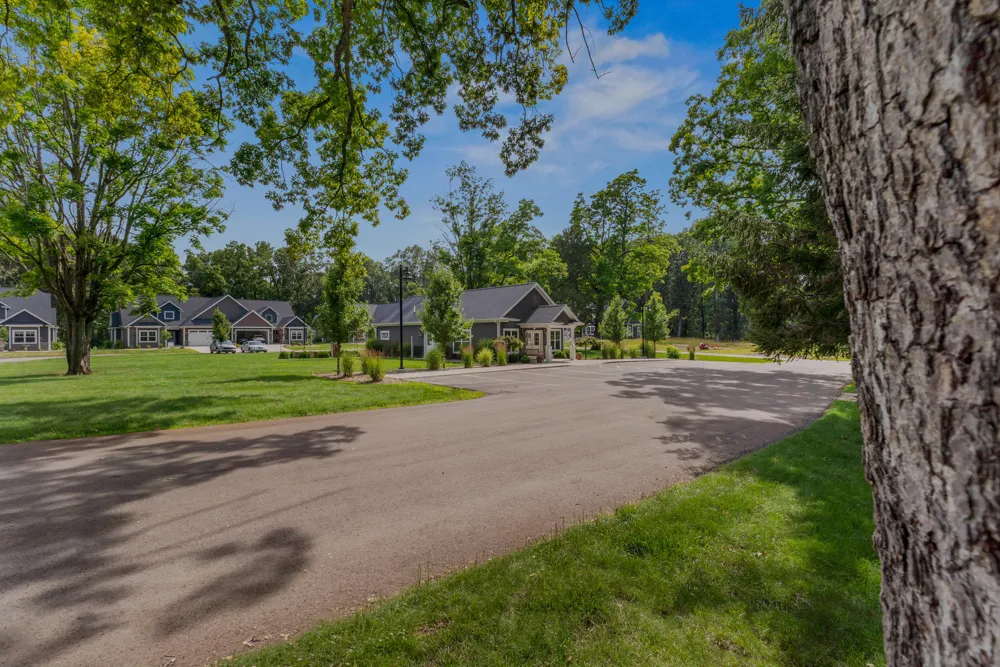 1222 Lochaven Circle Hillsdale, MI 49242