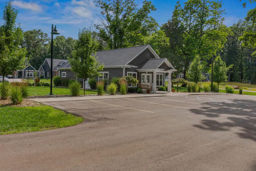 1222 Lochaven Circle Hillsdale, MI 49242