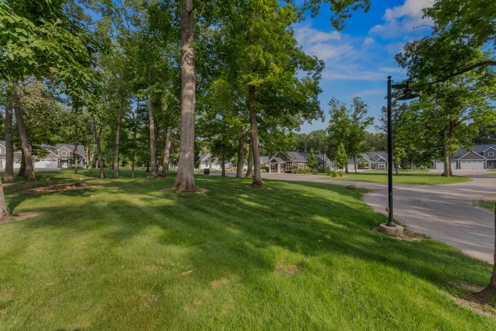 1222 Lochaven Circle Hillsdale, MI 49242
