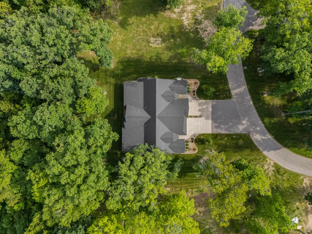 1222 Lochaven Circle Hillsdale, MI 49242