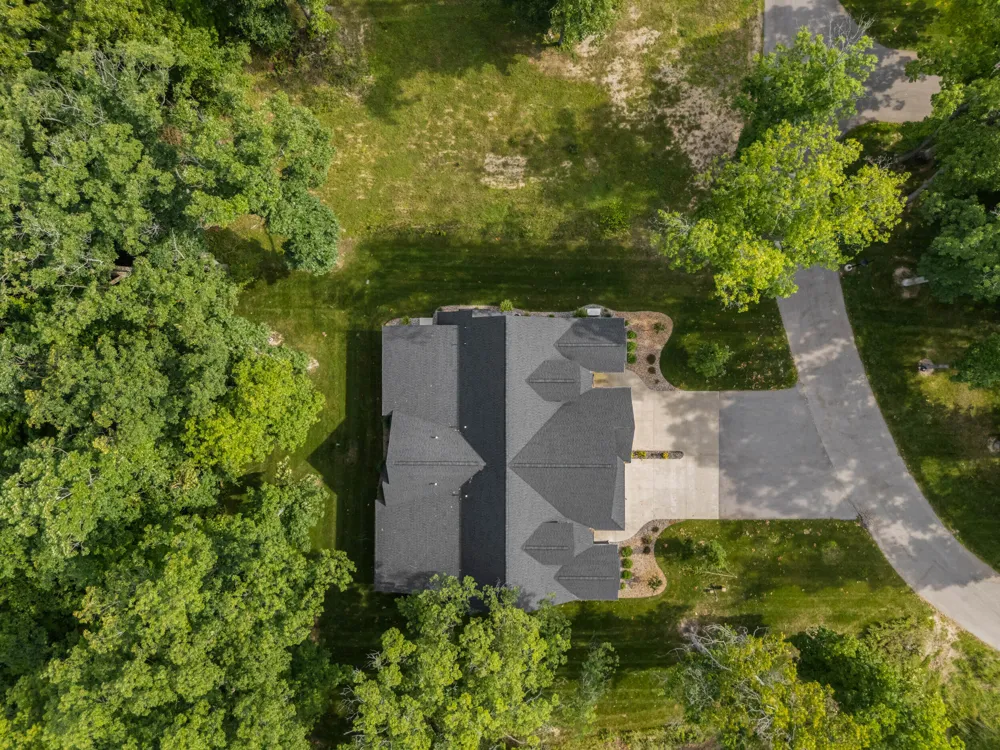 1222 Lochaven Circle Hillsdale, MI 49242