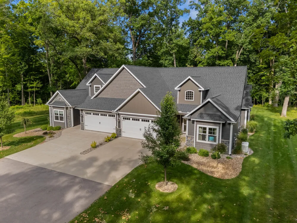 1222 Lochaven Circle Hillsdale, MI 49242