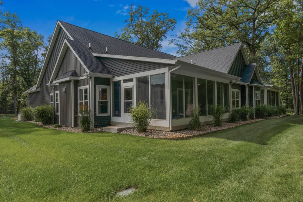1222 Lochaven Circle Hillsdale, MI 49242