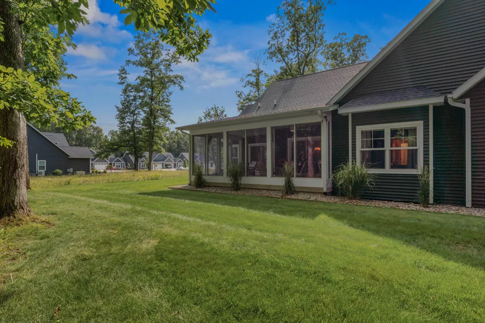1222 Lochaven Circle Hillsdale, MI 49242