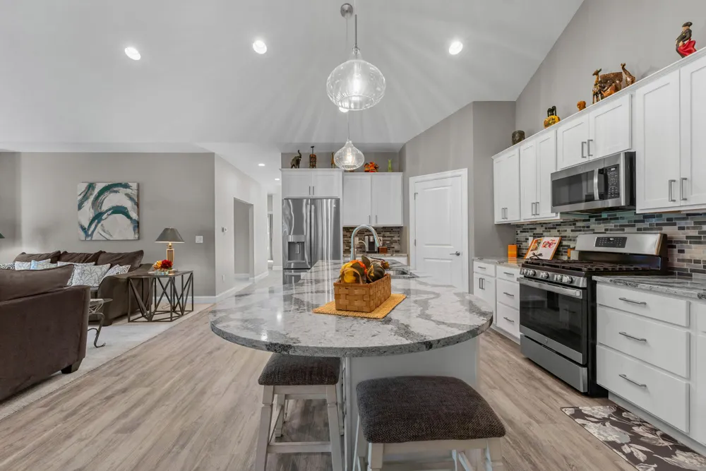 1222 Lochaven Circle Hillsdale, MI 49242