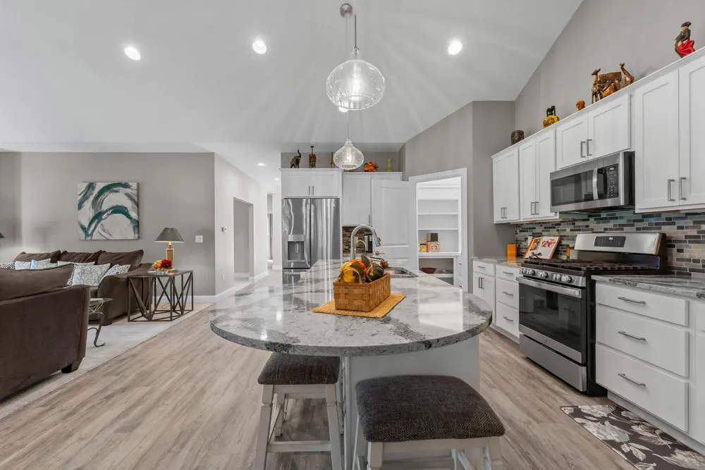 1222 Lochaven Circle Hillsdale, MI 49242