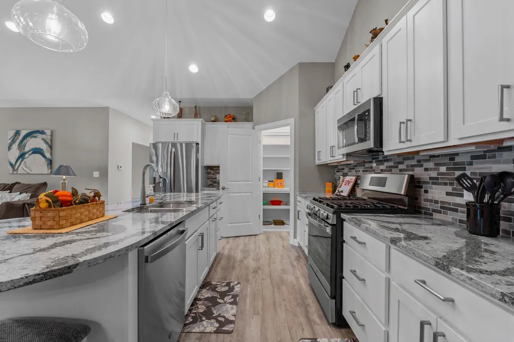 1222 Lochaven Circle Hillsdale, MI 49242