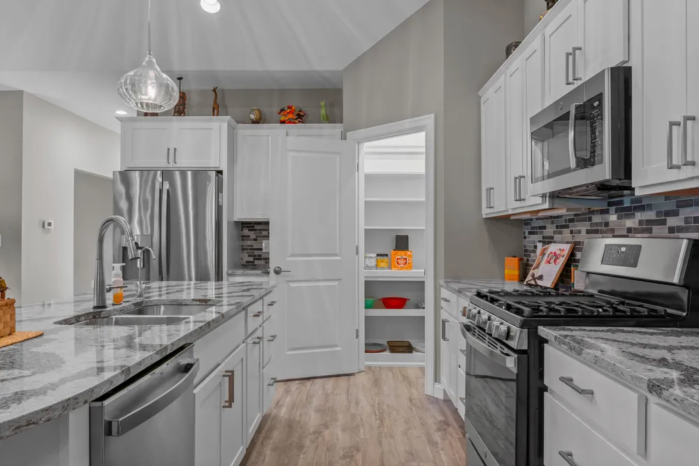 1222 Lochaven Circle Hillsdale, MI 49242