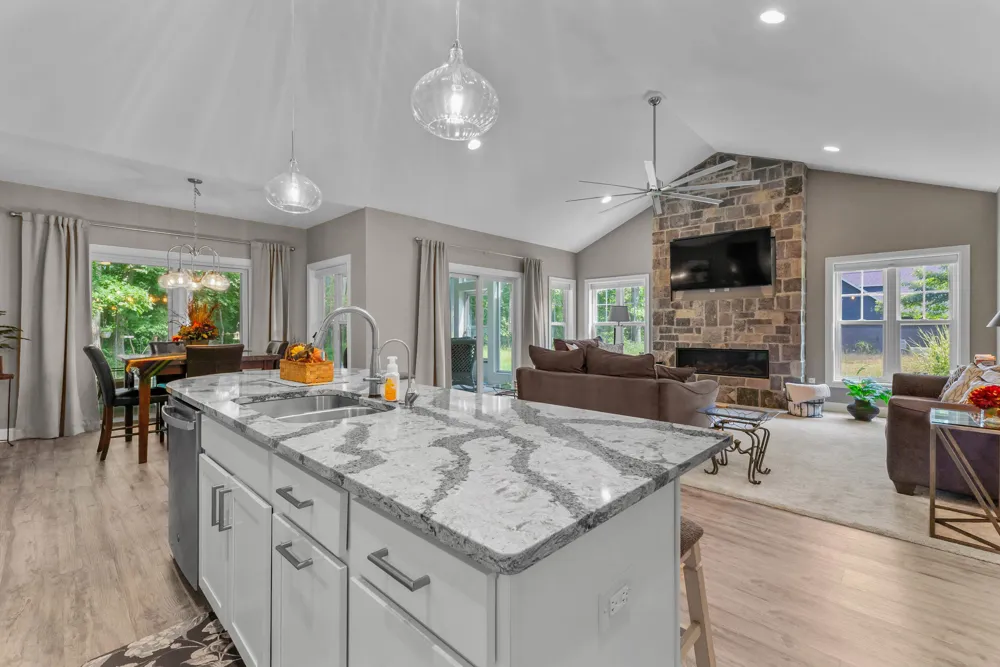 1222 Lochaven Circle Hillsdale, MI 49242