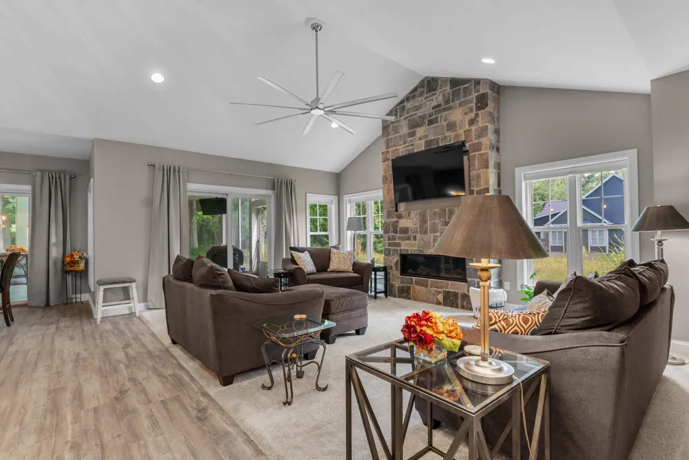 1222 Lochaven Circle Hillsdale, MI 49242