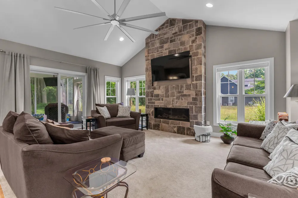 1222 Lochaven Circle Hillsdale, MI 49242