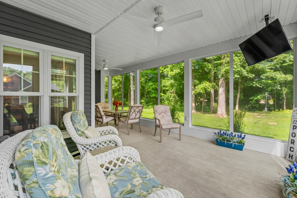 1222 Lochaven Circle Hillsdale, MI 49242