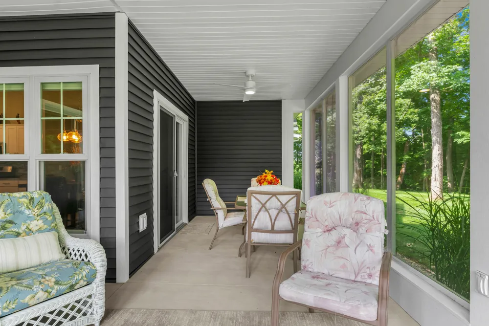 1222 Lochaven Circle Hillsdale, MI 49242