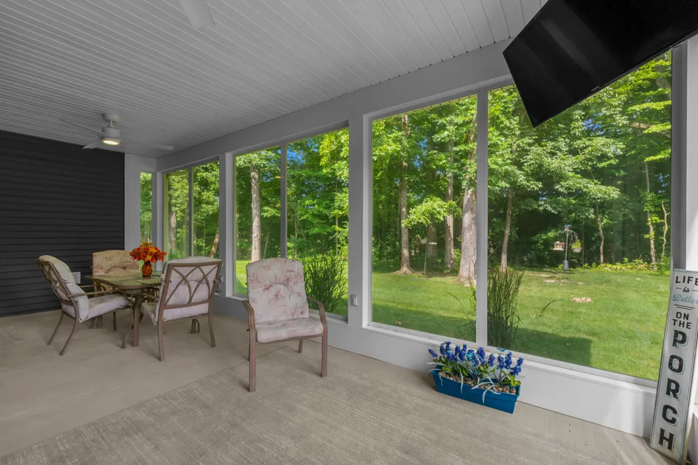 1222 Lochaven Circle Hillsdale, MI 49242