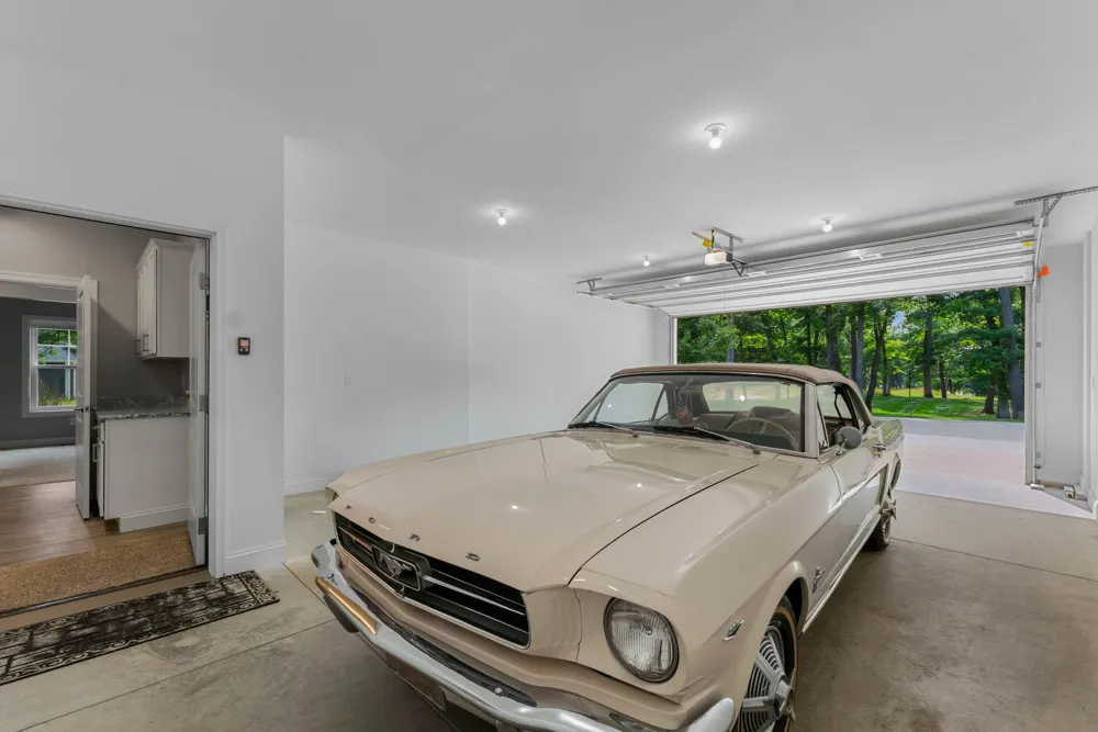 1222 Lochaven Circle Hillsdale, MI 49242