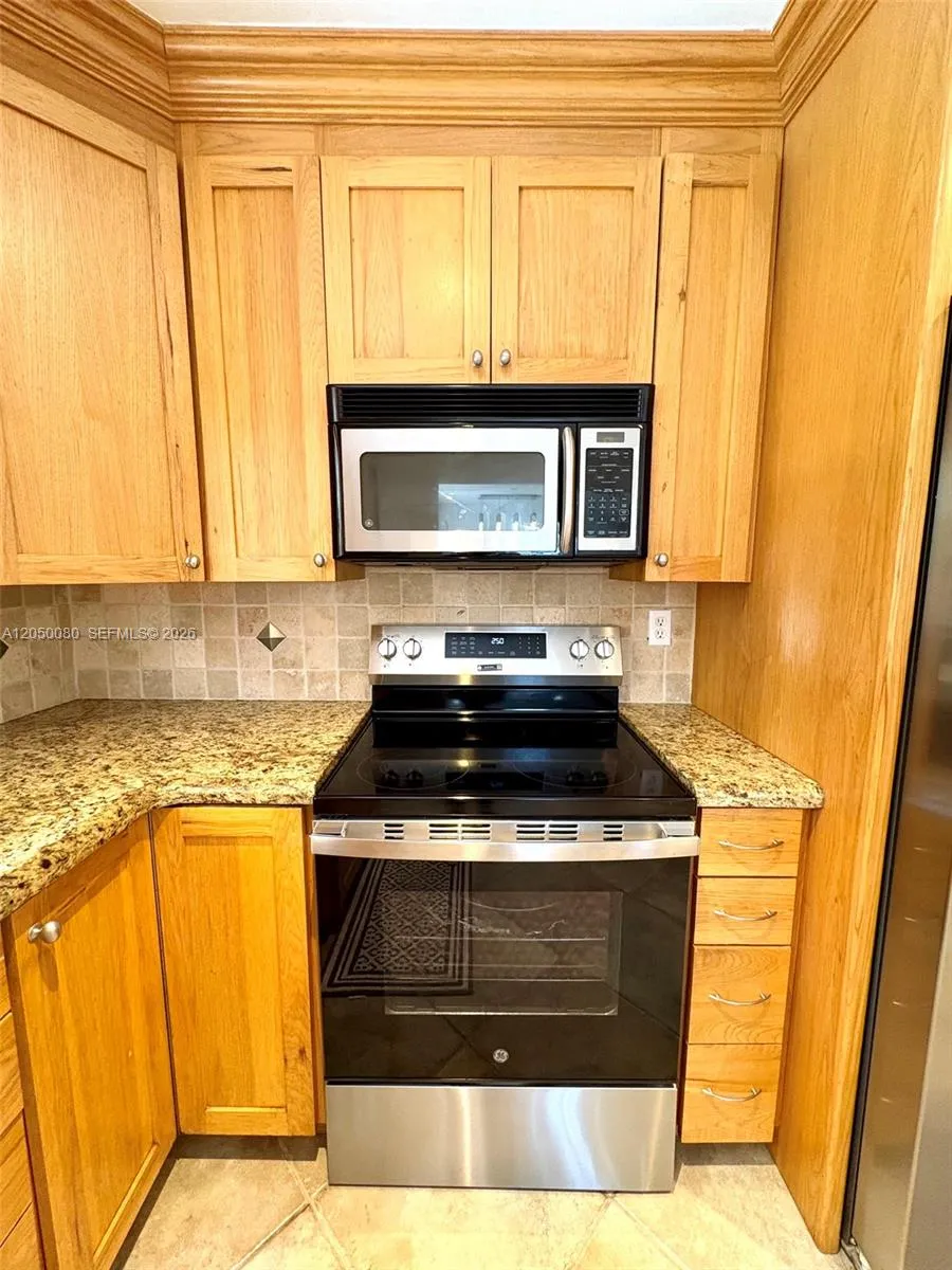 9833 NW 5th Ct Plantation, FL 33324