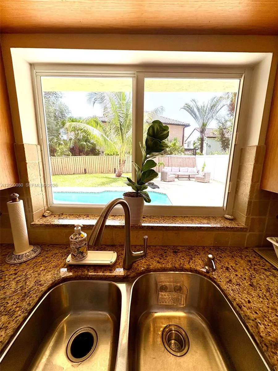 9833 NW 5th Ct Plantation, FL 33324