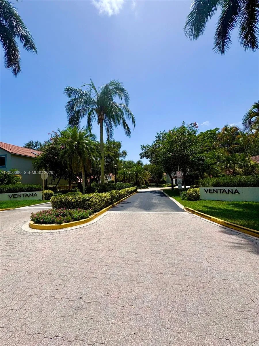 9833 NW 5th Ct Plantation, FL 33324