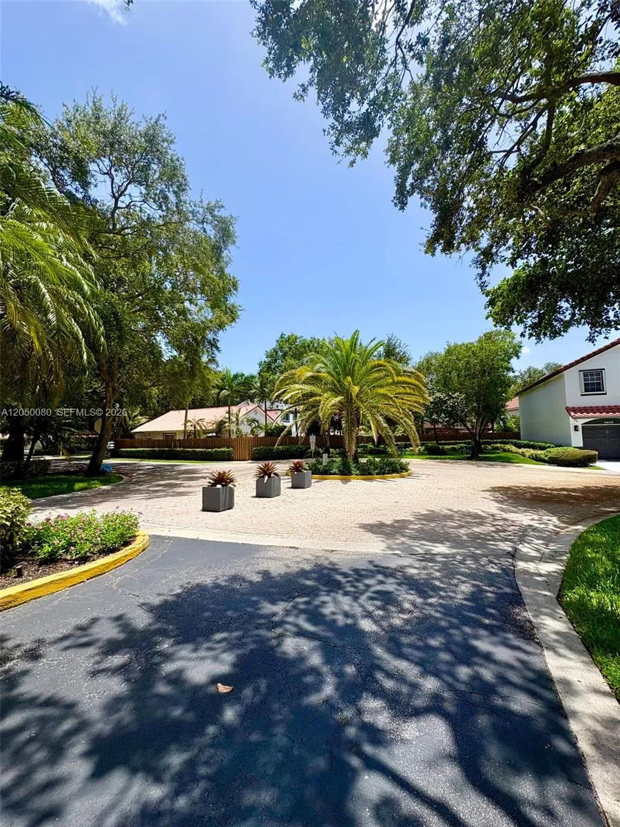 9833 NW 5th Ct Plantation, FL 33324