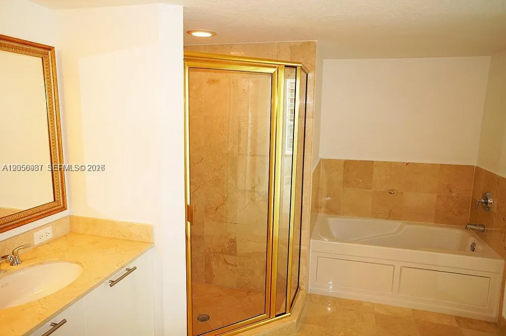 1800 Bayshore Dr #3014 Miami, FL 33132