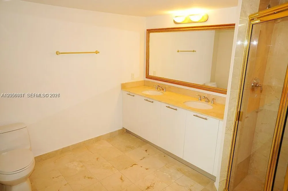1800 Bayshore Dr #3014 Miami, FL 33132