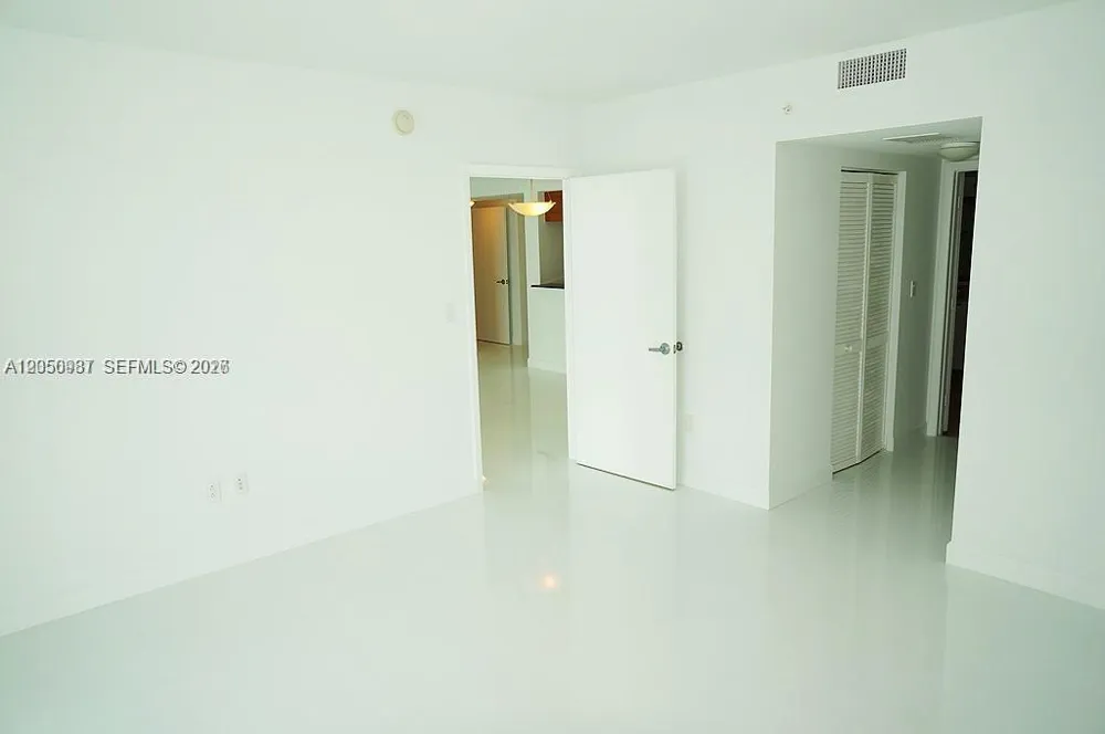 1800 Bayshore Dr #3014 Miami, FL 33132