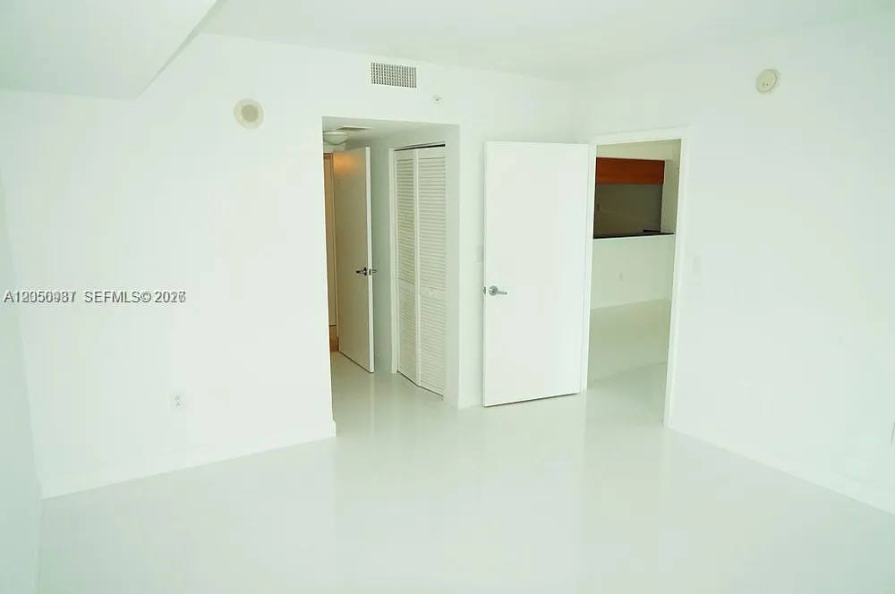 1800 Bayshore Dr #3014 Miami, FL 33132