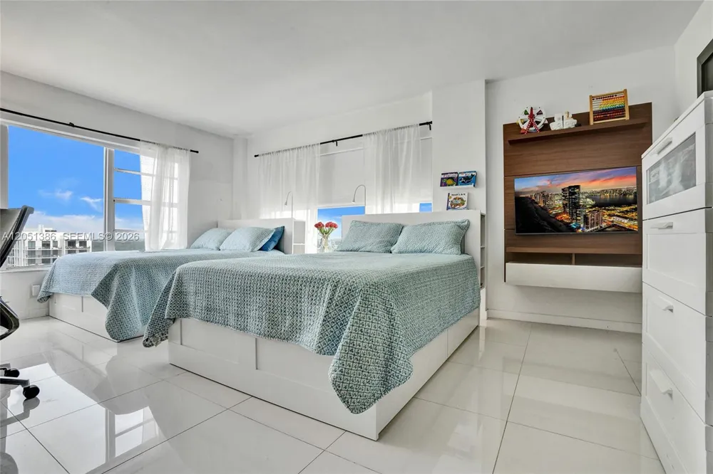 11111 Biscayne Blvd #1915 Miami, FL 33181