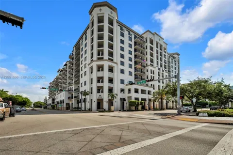 301 Altara Ave #824