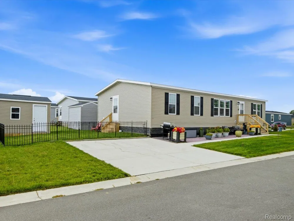 287 Rosebud Court Port Huron Charter Township, MI 48060