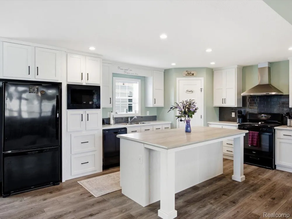 287 Rosebud Court Port Huron Charter Township, MI 48060