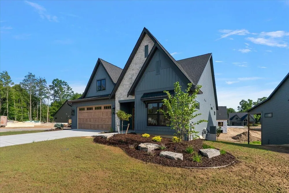 3409 Broadleaf Lane Jenison, MI 49428