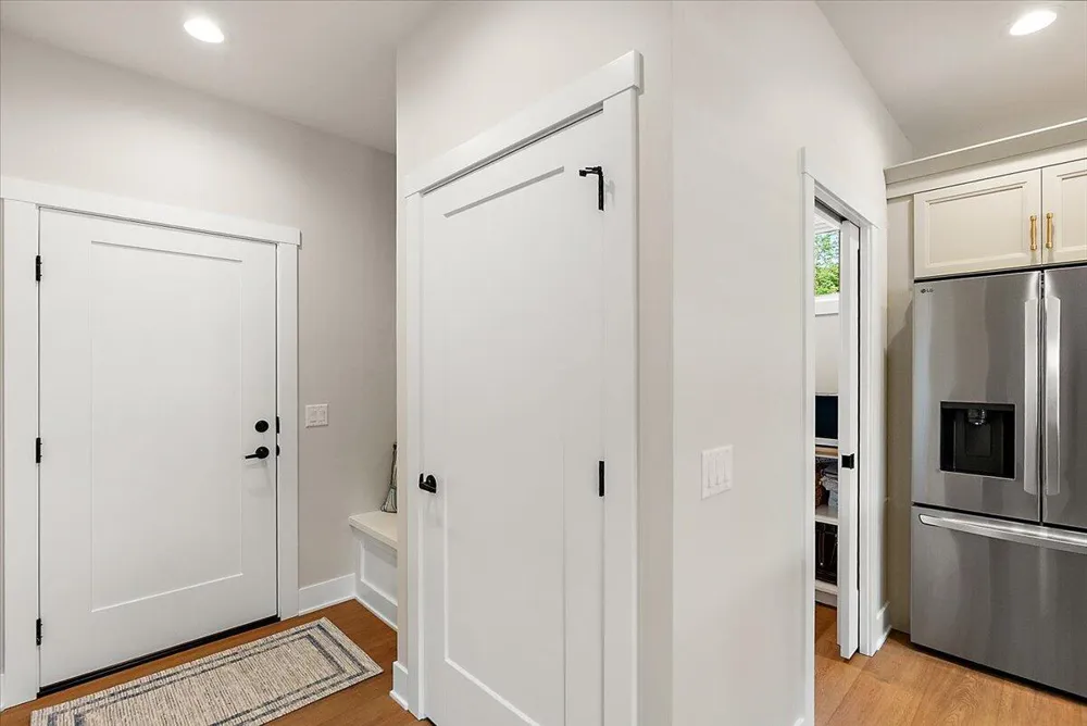3409 Broadleaf Lane Jenison, MI 49428