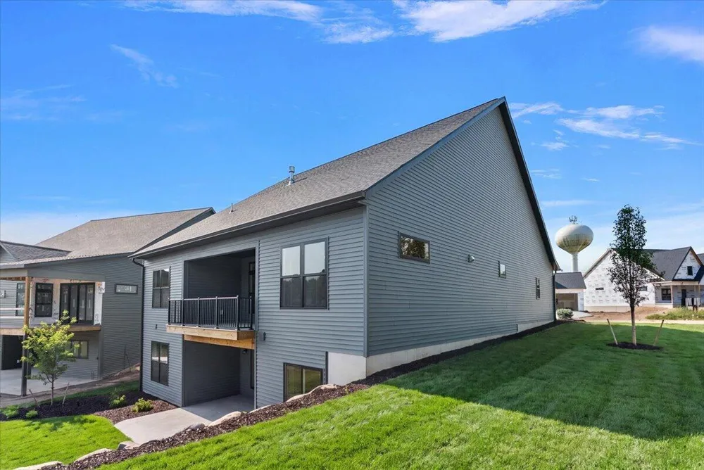 3409 Broadleaf Lane Jenison, MI 49428