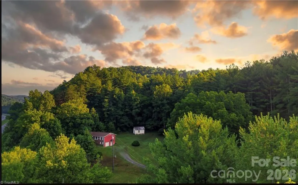 11526 US Highway 421 Purlear, NC 28665