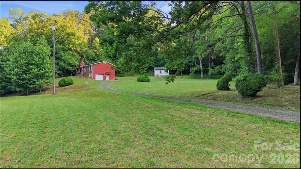 11526 US Highway 421 Purlear, NC 28665