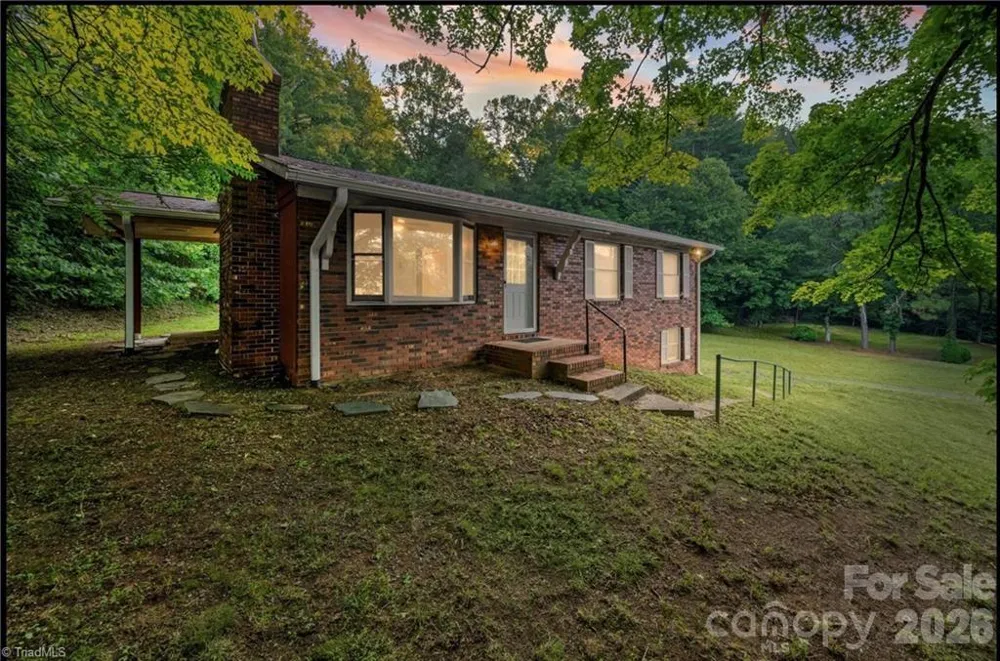 11526 US Highway 421 Purlear, NC 28665