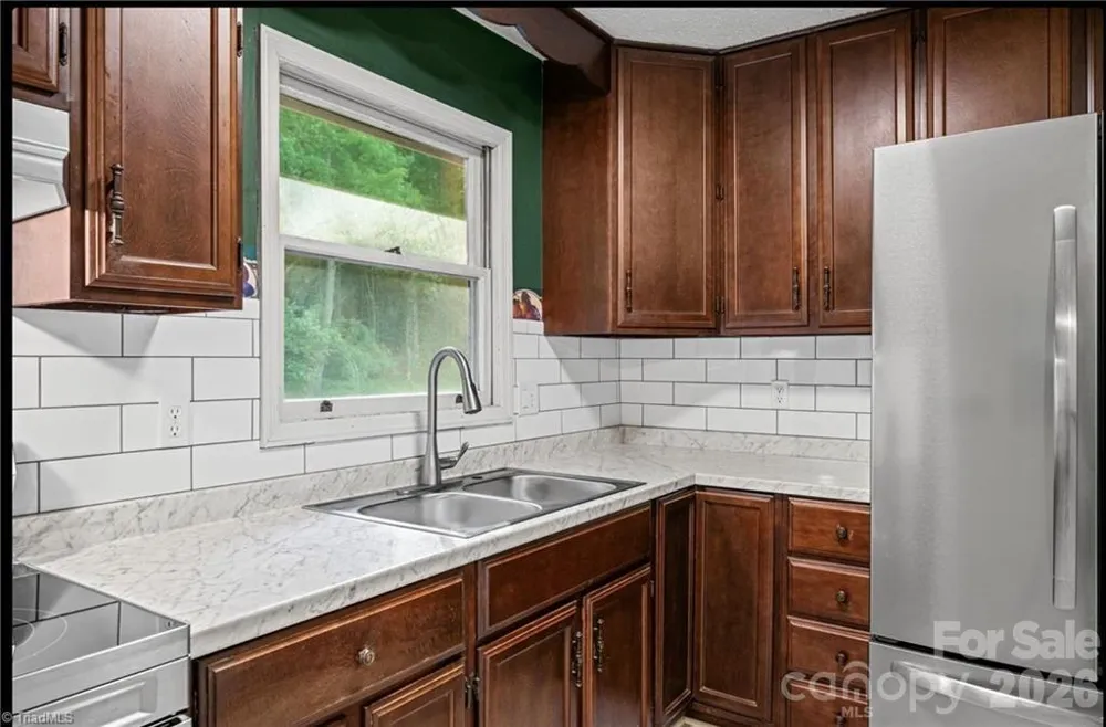 11526 US Highway 421 Purlear, NC 28665