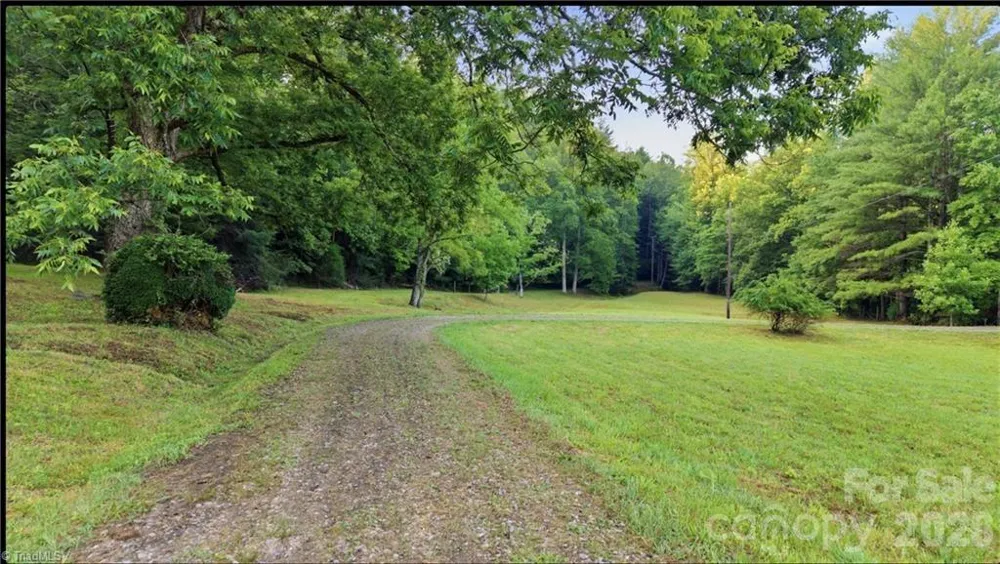 11526 US Highway 421 Purlear, NC 28665